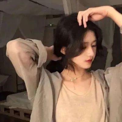 绿杨移作两家春